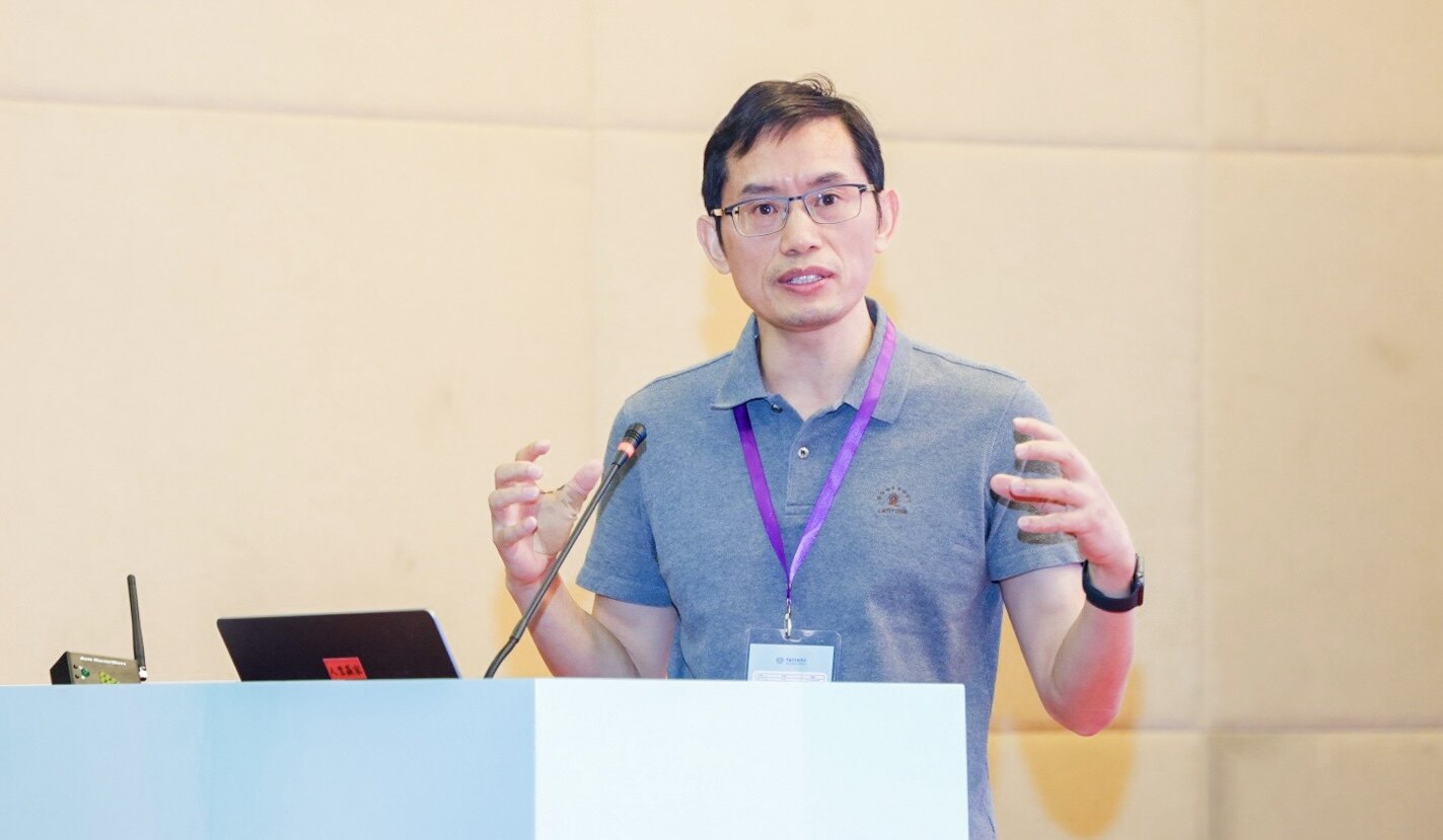 清华大学教授黄民烈:如何把大模型“调教”成我们放心的样子